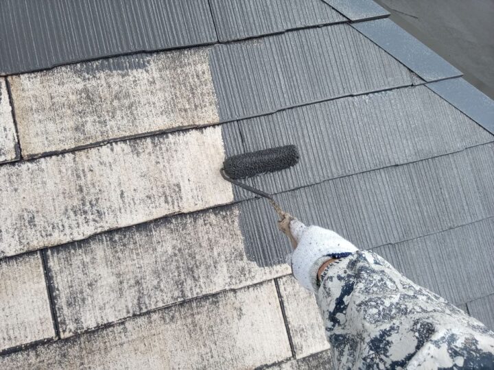 屋根塗装中塗り